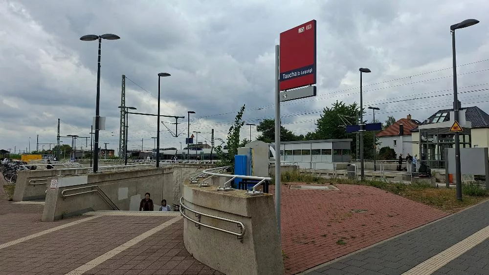 Blick zum Bahnsteig