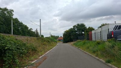 Pachtgrundstück in Taucha - Zufahrt Am Ärztehaus mit Blick zum Ärztehaus (27469)